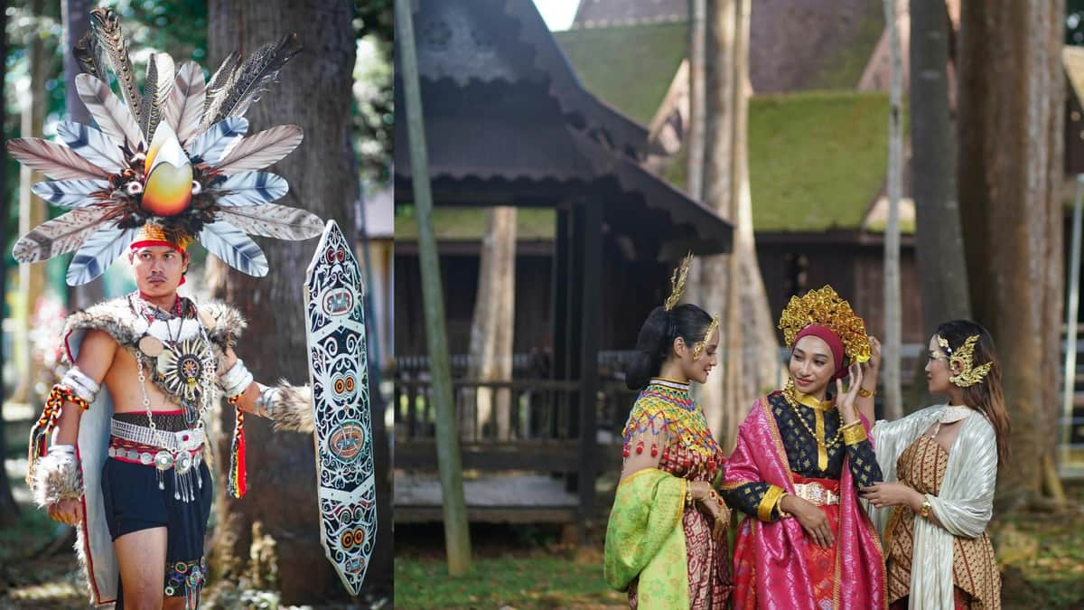 Malaysia Heritage Studios: Biglietto d'ingresso Tre donne in abiti tradizionali stanno in piedi insieme vicino a una struttura di legno circondata dagli alberi.