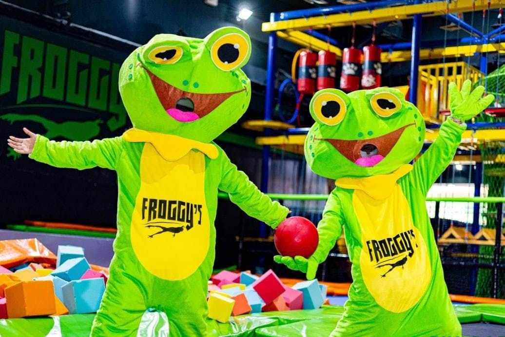 Parque de atracciones Froggy Trampolines y pista de cuerdas