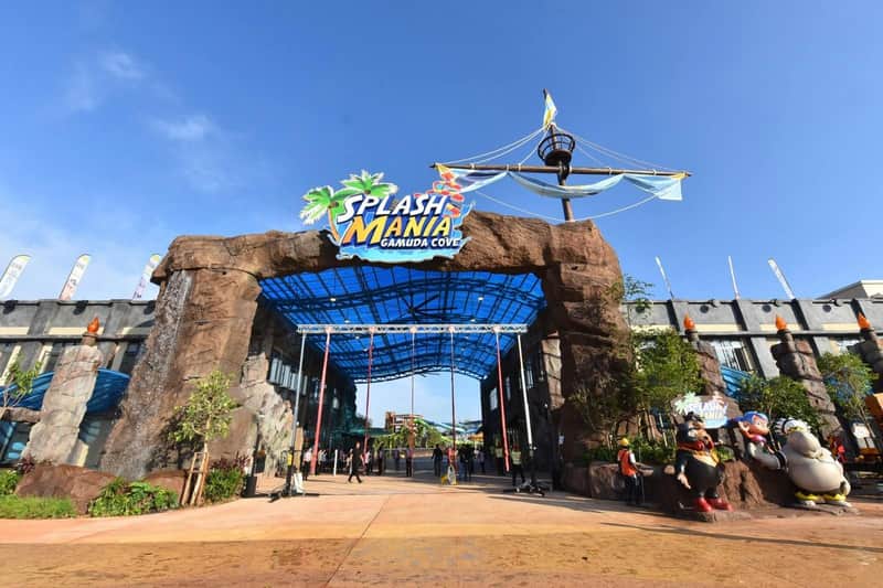 SplashMania WaterPark: Entry Ticket